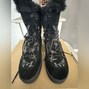 NWOT Johnny Was Black Freja Moon Floral Embroidered Boots Tagged 10/ Fits like 9